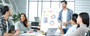 agência de marketing planejando ação
